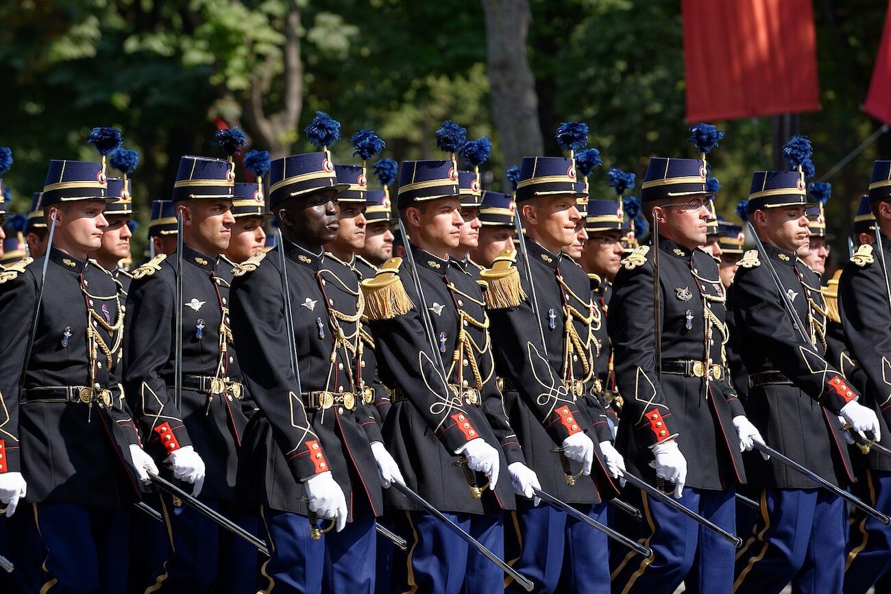 Жандармерия. Франция полиция Gendarmerie. Гвардейская жандармерия Франции. Парадная униформа армии Франции. Парадная форма жандармов Франции.